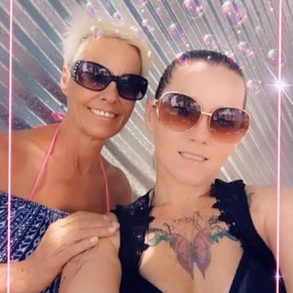 Meet your Posher, Sandy - Picture 1 of 1